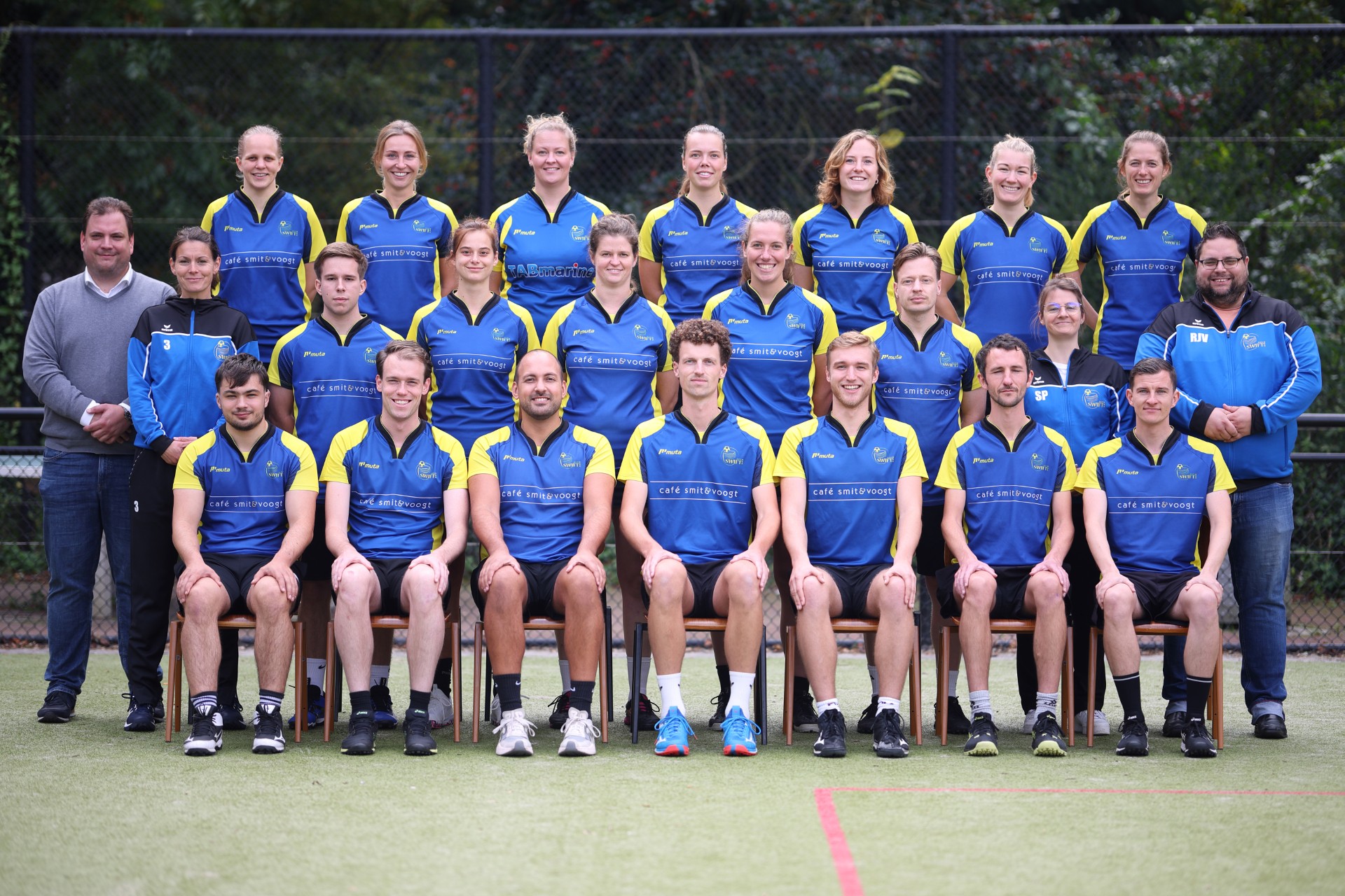 Teamfoto van de selectie van Swift in seizoen 2025-2026